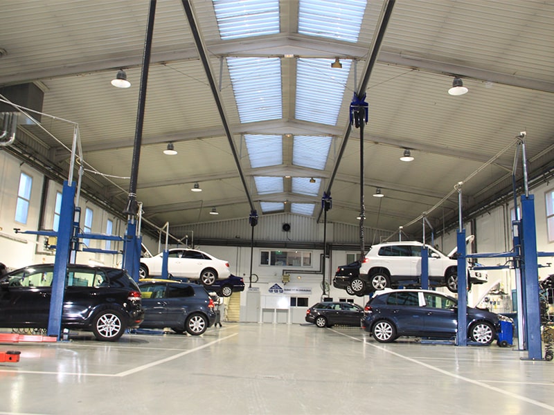 LED High Bay Light in Volkswagen Workshop Spain